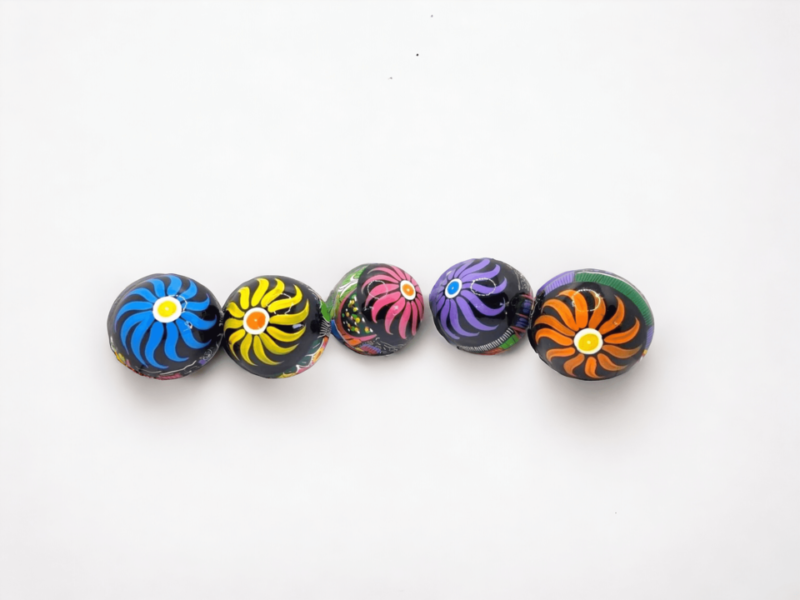 esferas de barro decorativas