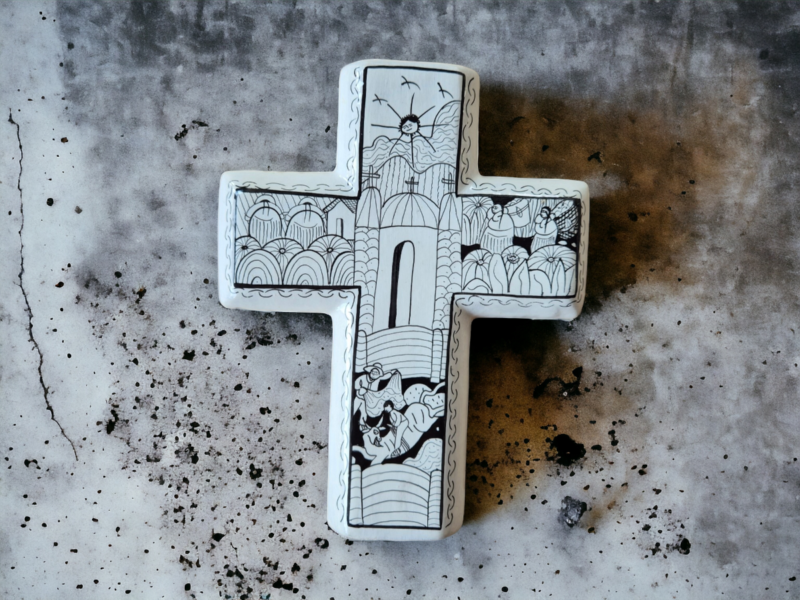 Cruces de barro artesanales
