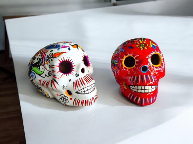 Calaveras de barro pintadas