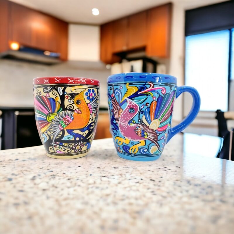 Tazas de barro pintadas a mano con aves mexicanas