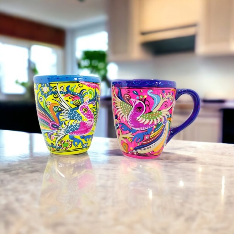 Tazas de barro pintadas a mano con aves mexicanas