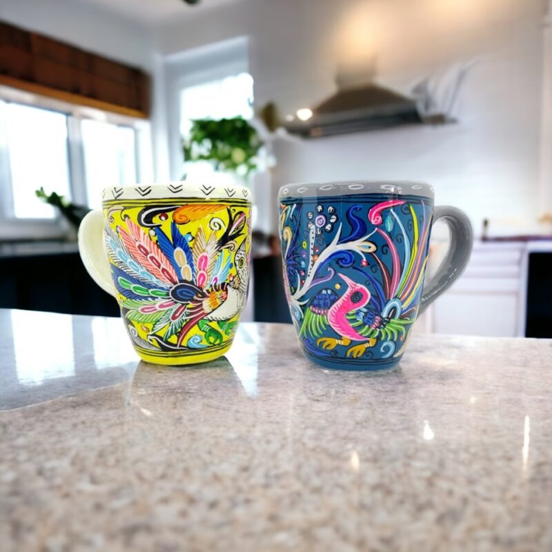Tazas de barro pintadas a mano con aves mexicanas