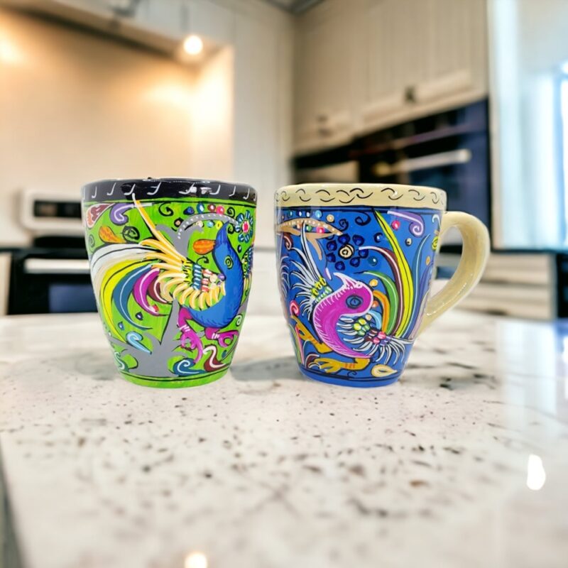 Tazas de barro pintadas a mano con aves mexicanas