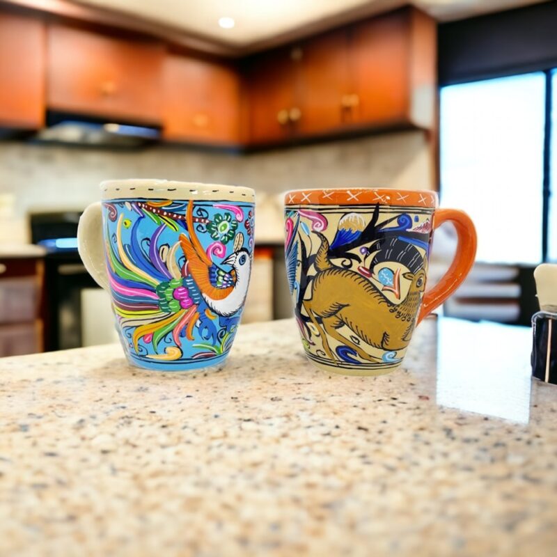 Tazas de barro pintadas a mano con aves mexicanas