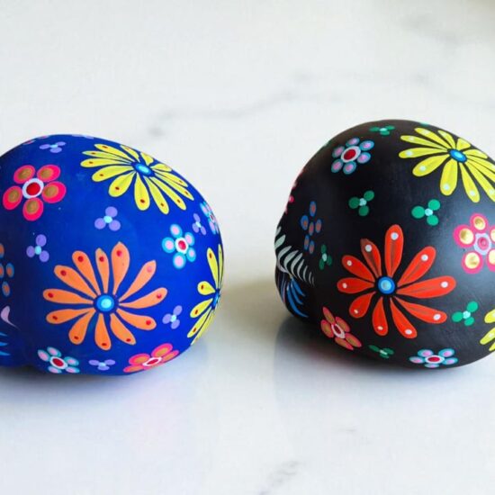 calaveras de barro decoradas
